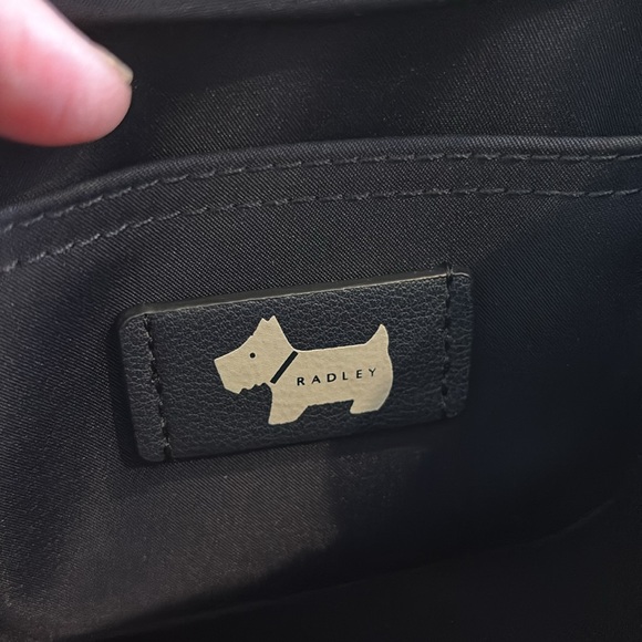 Radley London Pocket Essentials Medium Crossbody. Multi pocket. Navy Blue - Picture 3 of 10